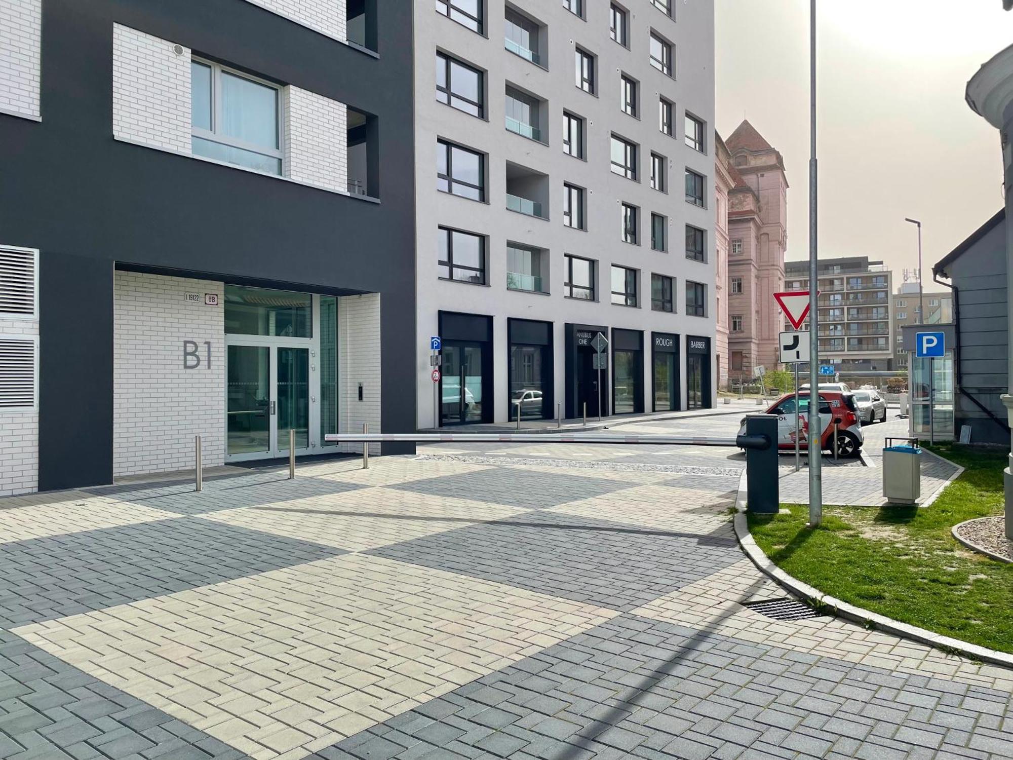 Arenas Apartment Братислава Екстериор снимка